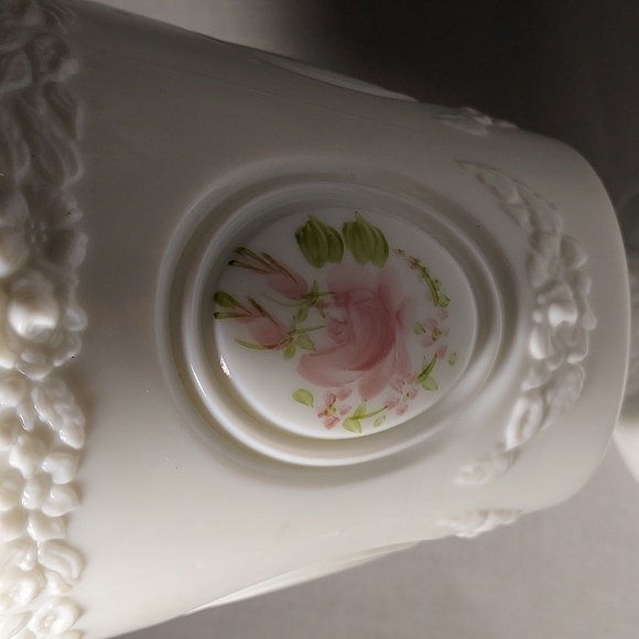 Vintage Fenton Milk Glass Hand Painted Candy Dish With Lid Signed Frieda Hubbard - Picture 3 of 9